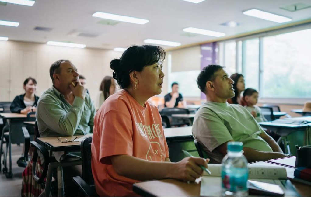 ▲ 제천재외동포지원센터가 지역에 정착한 고려인을 대상으로 한국어 교육을 진행하고 있는 모습. 사진=제천시제공