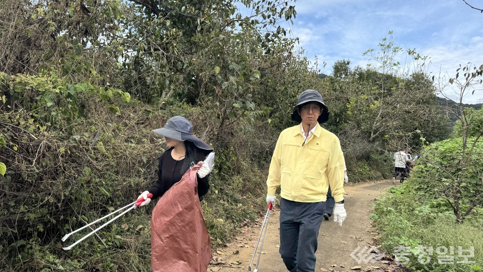 ▲ 수변 정화활동 장면​