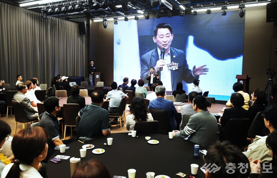 ▲ 서철모 대전 서구청장이 직접 무대에 올라 기술과 예술의 융합 비전에 대해 발표하고 있다