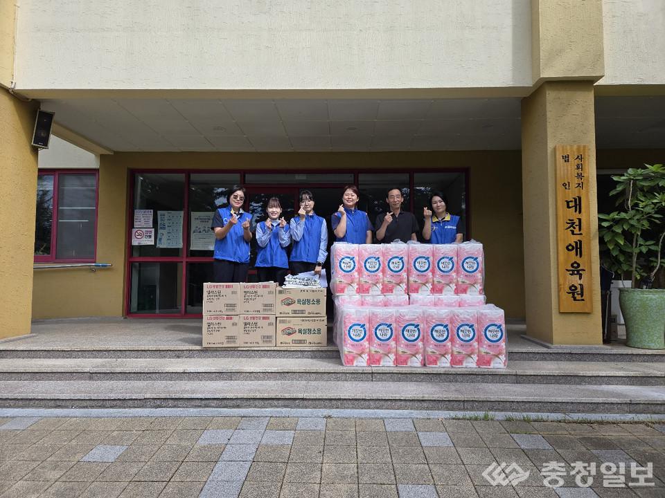 ▲ 대천관리역, 대천애육원에서 ‘추석맞이 이웃사랑 나눔’ 전달식 장면