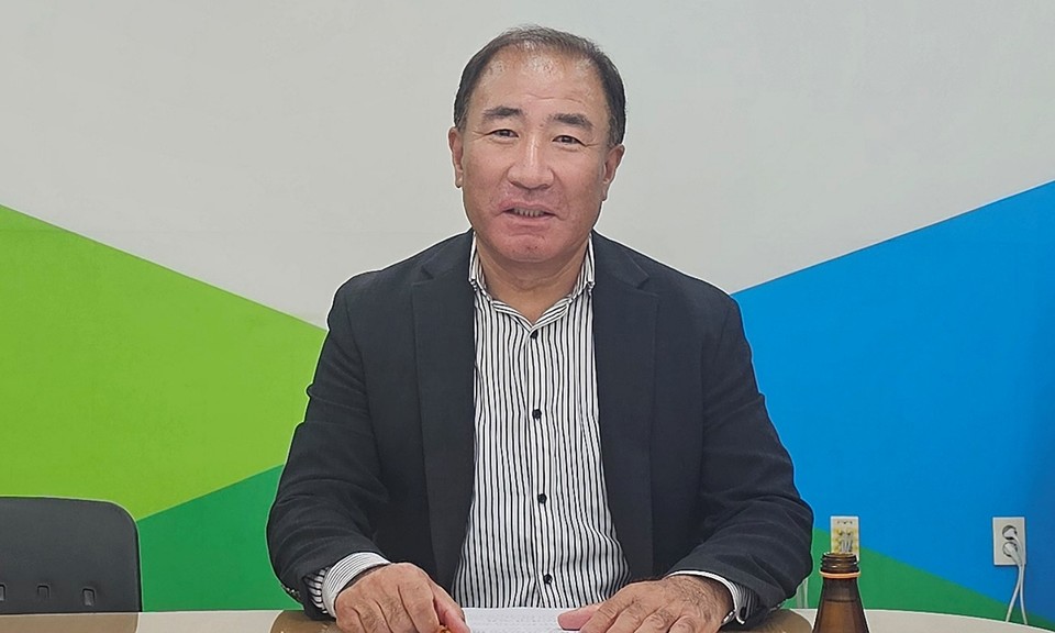 ▲ 이준경 전 음성부군수가 24일 괴산군청에서 기자간담회를 열고 괴산군 발전 정책 비전을 발표하고 있다.