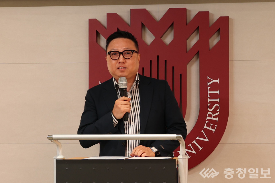 ▲ 구자홍 문화예술원장이 인사말을 하고 있다