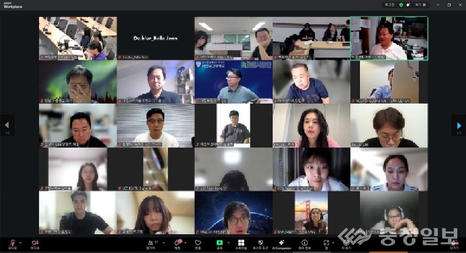 ▲ 대전권 대학 산학협의체가 주관한 글로벌 청년 이노베이션 마케터스 경진대회 및 시장개척단·비즈매칭데이 사전 온라인 킥오프 회의에서 한국과 베트남 양국 대학 관계자, 학생, 기업인들이 화상으로 연결돼 행사 운영 방향과 협력 체계를 논의하고 있다