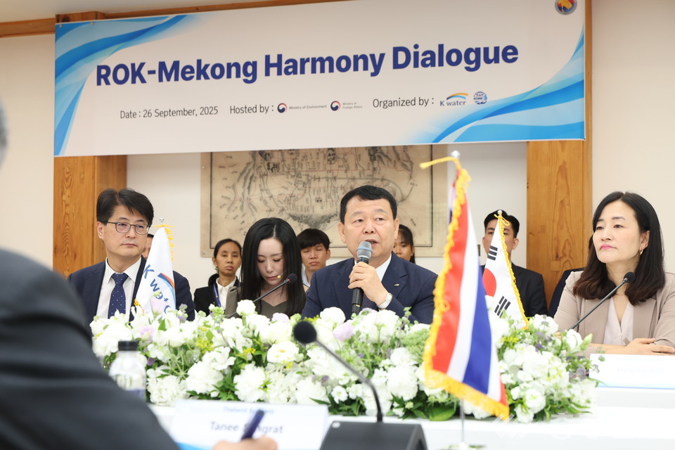 ▲ 26일 서울 삼청각에서 열린 메콩 5개국 주한대사 간담회에서 윤석대 한국수자원공사 사장(사진 가운데)이 인사말을 하고 있다