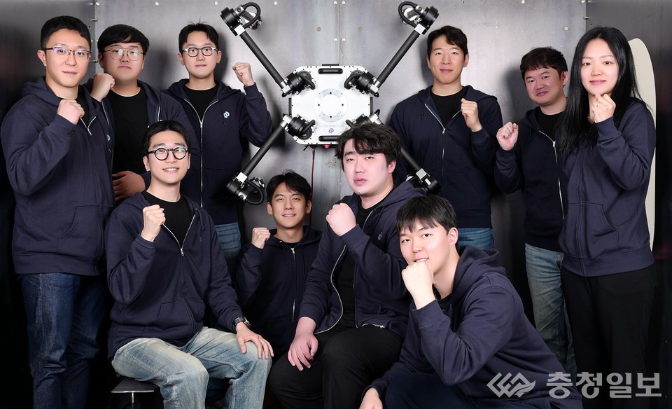 ▲ (주)디든로보틱스 연구팀(김준하 대표 아래쭉 가장왼쪽)