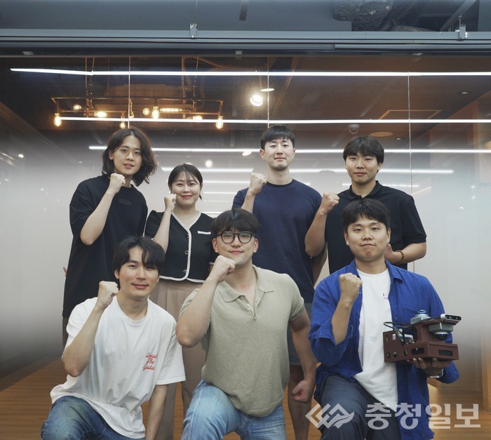 ▲ (주)유로보틱스 연구팀(유병호 대표 윗줄 가장왼쪽)