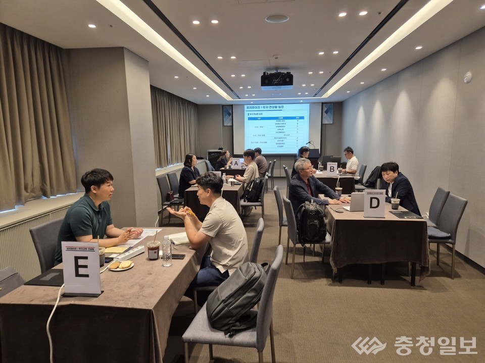 ▲ 국립한밭대학교 ‘2025년 초기창업패키지 피치파이프Ⅰ 투자교육 프로그램’ 4단계 IR 피칭덱 컨설팅 운영 모습