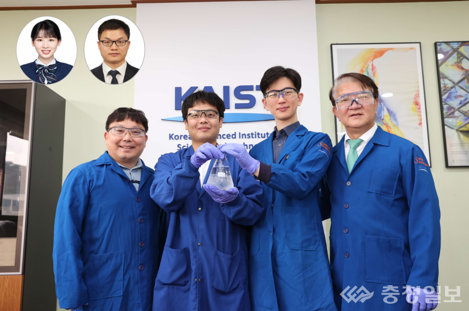 ▲ 앞줄 왼쪽부터) 화학과 한순규 교수, 김태완 석박사통합과정, 녹색성장지속가능대학원 최경록 교수, 생명화학공학과 이상엽 특훈교수. 뒤쪽 왼쪽부터 조우 쉬앤(Zou Xuan) KAIST 생명화학공학과 박사, 루오 쯔웨이(Luo Zi Wei) Northwest A&F University 교수