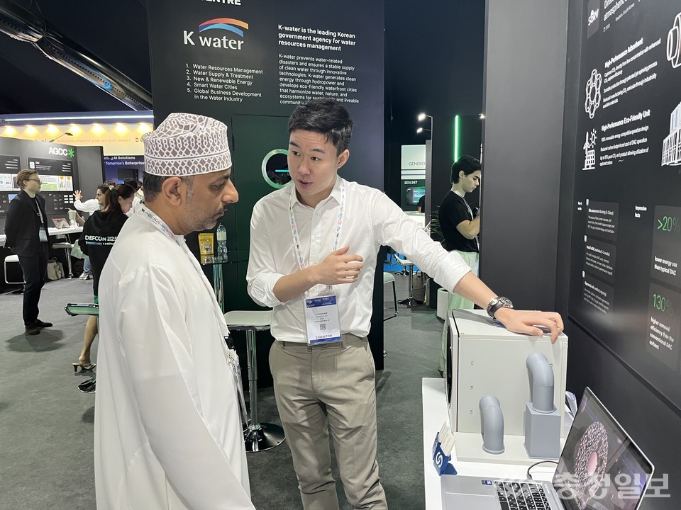 ▲ 한국수자원공사가 창업기업들과 함께 투자설명회, 비즈니스 상담 등을 진행하고 있다