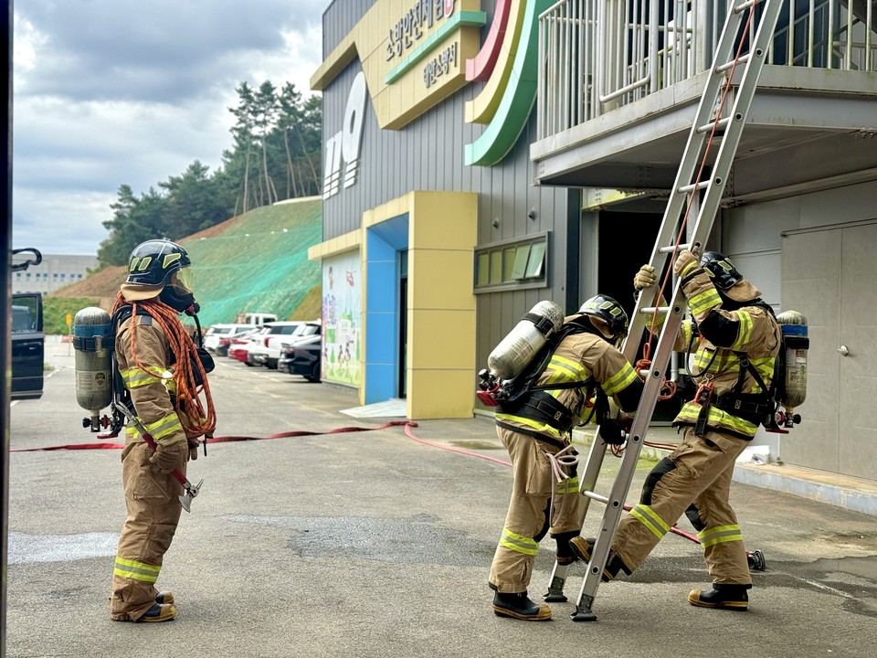 ▲ 태안소방서가 화재대응능력 시험대비 훈련하고 있다.