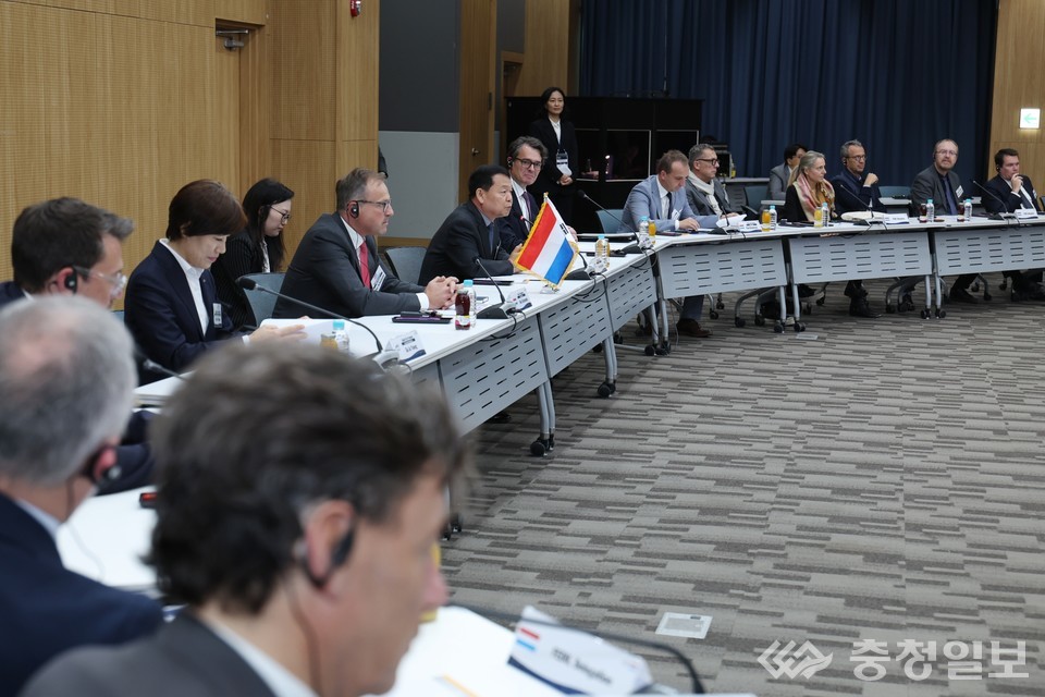 ▲ 윤석대 사장이 룩셈부르크 경제사절단을 맞아 한국수자원공사 대전 본사 세종관 50주년기념홀에서 인사말을 하고 있다