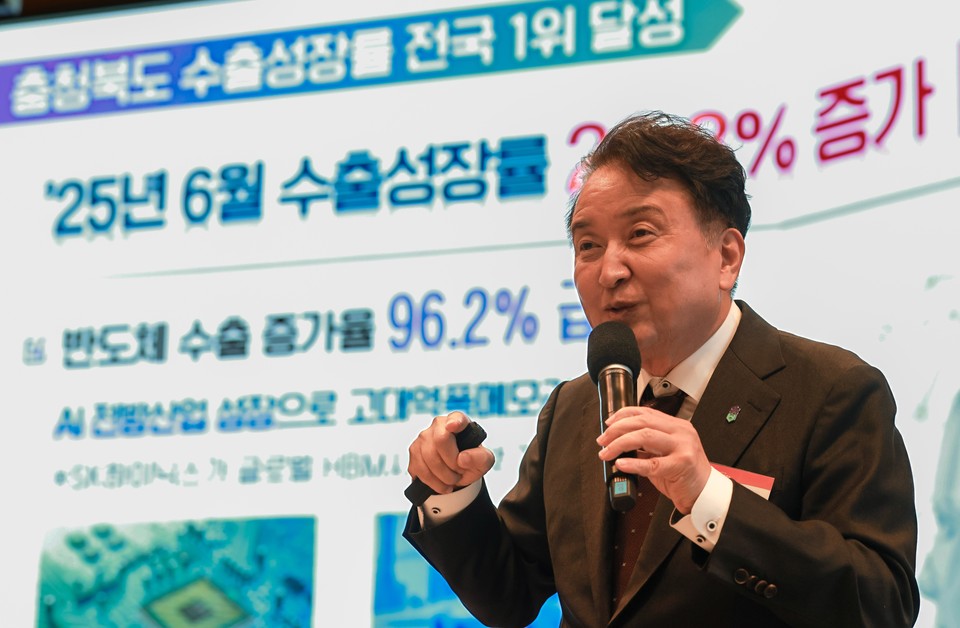 ▲ 김영환 충북도지사가 22일 앰배서더 서울 풀만 호텔에서 수도권 메인비즈협회 회원사 CEO들에게 충북의 투자환경을 설명하고 있다.