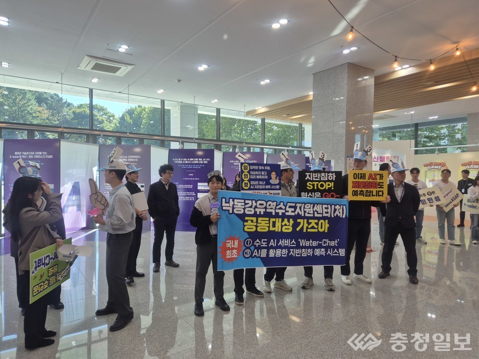 ▲ 본선 무대에 오른 과제에 대한 열띤 응원이 펼쳐지고 있다