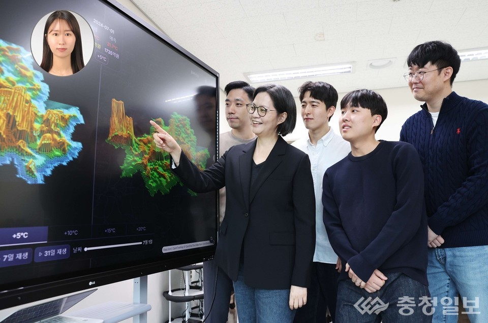 ▲ 왼쪽부터 박영준 박사후연구원, 윤윤진 교수(여성),윤석우 연구원,장건희 석박사통합과정, 김남우 박사후연구원(상단)노준영석사과정