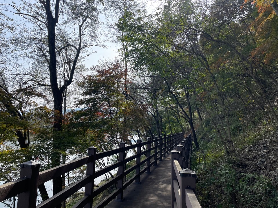 ▲ 충북 괴산군은 30일 괴산읍 검승리에서 '괴강둘레길 조성사업' 준공식을 개최했다.