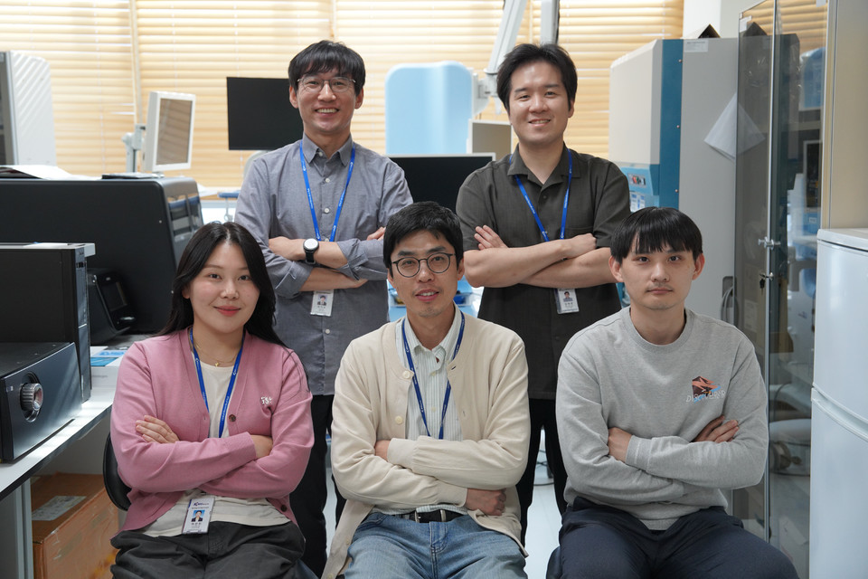 ▲ KBIOHealth 첨단의료기기개발지원센터 AI디지털기기팀 연구진. (왼쪽 위부터) 이기리 선임연구원, 김현준 주임연구원, 이민석 선임연구원, 이승락 책임연구원, 이선진 주임연구원.