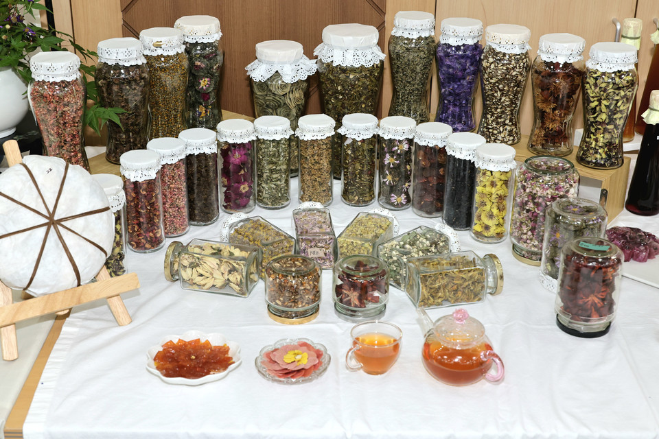 ▲ 충북 괴산군 '2025 산촌활력 특화사업 숲푸드 포럼' 행사에  전시된 임산물 가공식품 사진.