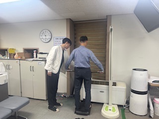 ▲ 참여자가 체성분(인바디) 측정을 진행하고 있다./금산군 제공