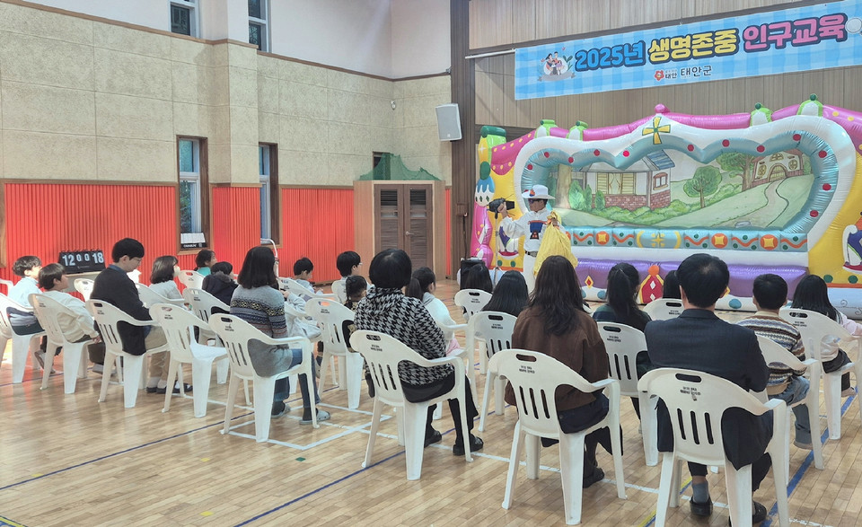 ▲ 10일 원북초등학교에서 진행된 생명존중 인구교육 모습.