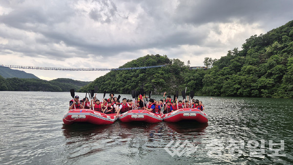 ▲ 충북 진천군 청소년수련원이 운영하는 프로그램 모습.