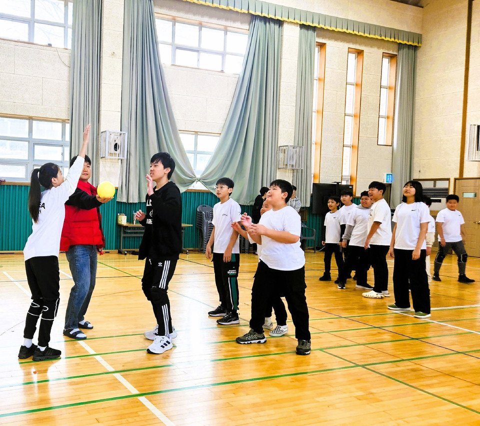 ▲ 지난 13일 방포초·안중초 병설유치원 및 초등학생을 대상 공동교육과정 스포츠 교류전