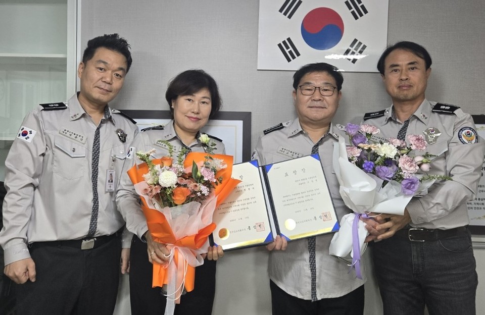                좌측부터 박준민 대장, 박향숙 교육부장, 고상진 규율부장, 이종진 직전대장                 