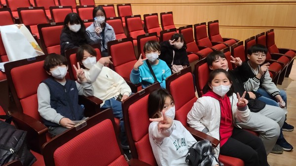 ▲ 예산초, 학생맞춤통합지원 『뮤지컬 관람 체험학습』운영