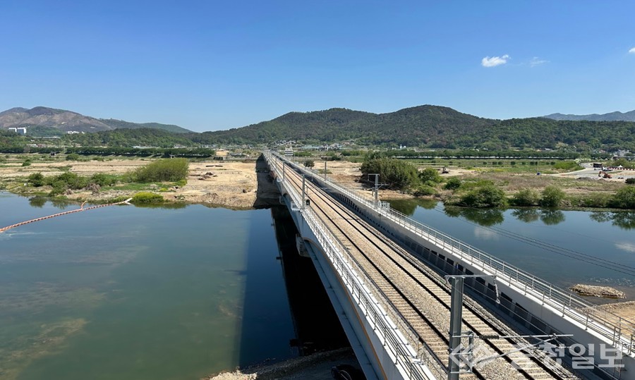 ▲ 밀양강교 전경