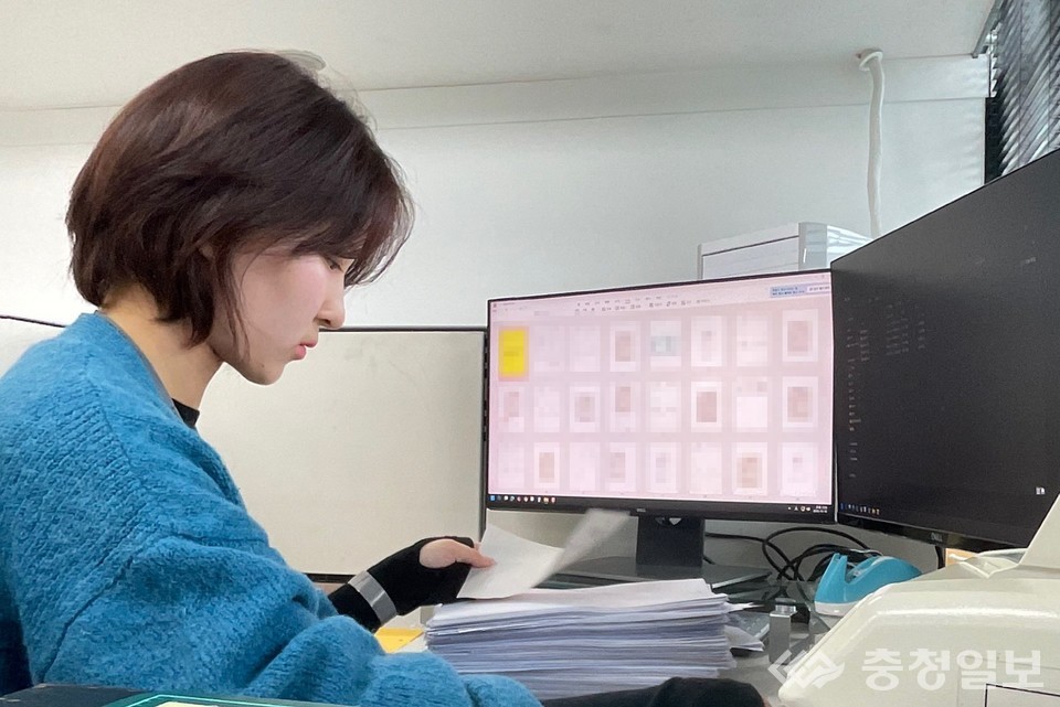 ▲ ‘2025 미래내일 청년 일경험 지원사업(인턴형)’을 통해 로쏘㈜에서 인턴십을 수행하고 있는 청년의 업무 모습