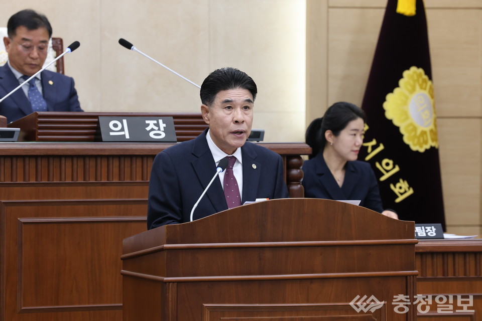 ▲ 이응우 계룡시장이 계룡시의회 본회의장에서 시정연설을 하고 있다