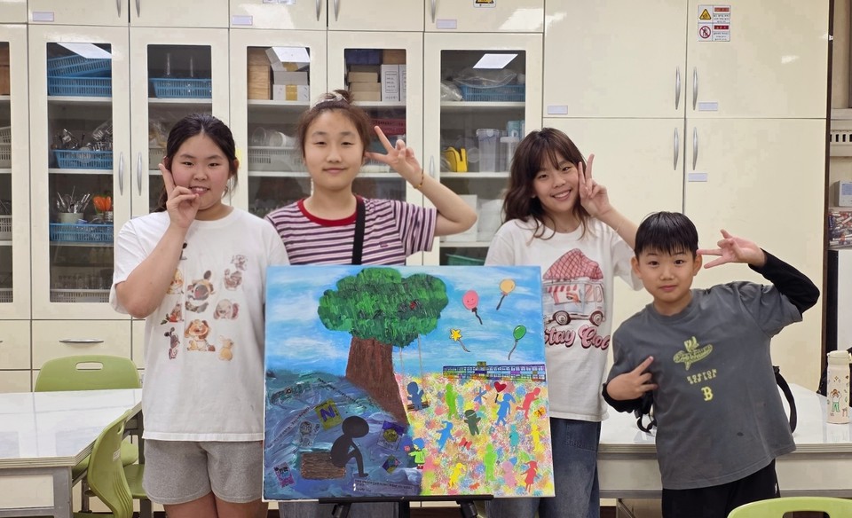 ▲ 충북 증평군 죽리초등학교5학년 학생 6명이 교육부와 17개 시·도교육청이 주최하는 '2025 전국 학교예술교육 축제' 협동미술 부문에서 본선 무대에 올랐다.