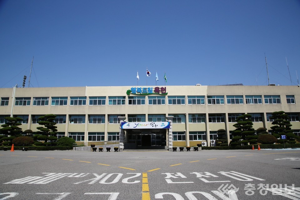 ▲ 옥천군청 전경