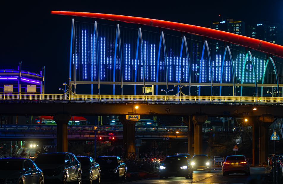 ▲ 서문교 미디어파사드