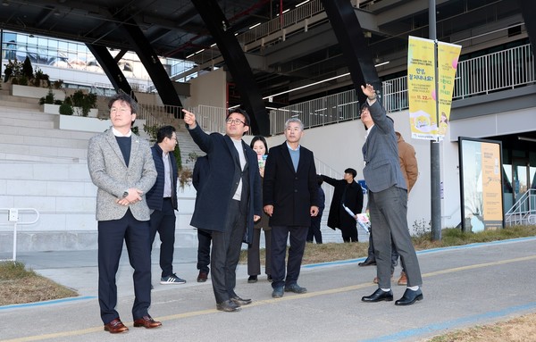 ▲ 충남 혁신도정 연구모임(동탄 현장방문)