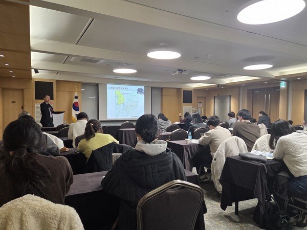 ▲ 역사와 민주를 아는 시민교육 교사 직무연수 현장 사진