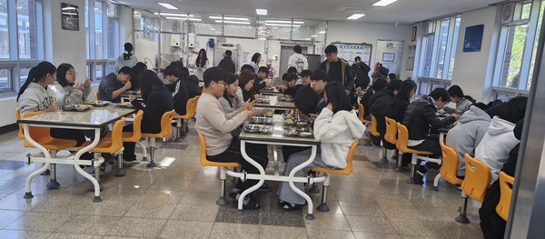 ▲ 예산 임성중, ‘텃밭 배추로 요리했어요’