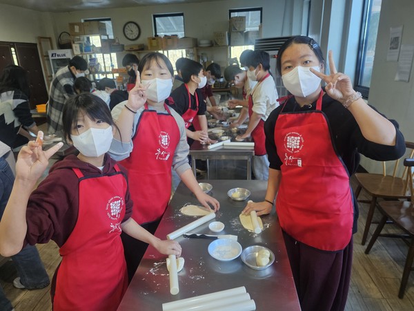 ▲ 예산 양신초 사과 수확, 사과파이만들기 진로 체험학습