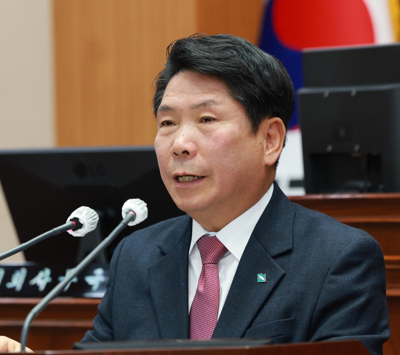 ▲ 24일 김창규 제천시장이 제천시의회에서 내년도 시정연설을 하고 있다. 사진=제천시제공