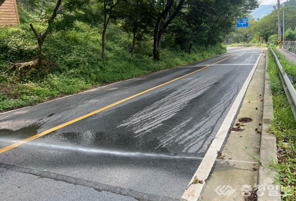 ▲ 전국 최초로 겨울철 자동염수분사장치에 빗물저장 기능을 결합한 친환경 도로관리 시스템