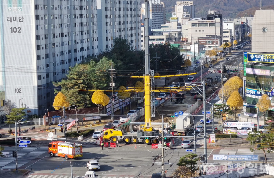 ▲ '빗물하수관로 정비공사'를 진행 중인 충주 임광사거리.