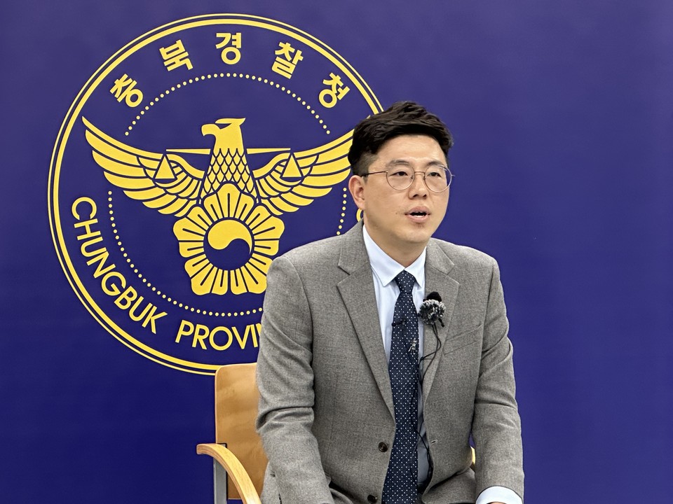 ▲ 이승호 충북경찰청 사이버도박수사팀장이 브리핑을 하고 있다.(사진=조은영 기자)