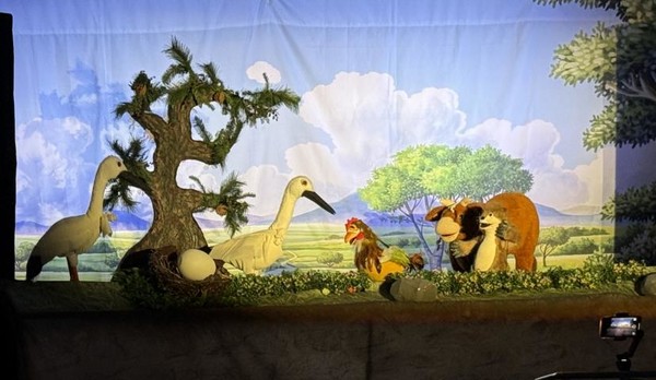 ▲ 인형극 공연 모습 및 참여 단원