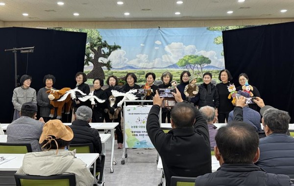 ▲ 인형극 공연 모습 및 참여 단원