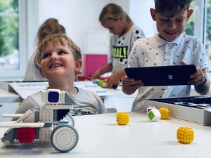 명품 교구 코딩블록 'CUBROID(큐브로이드)', 유럽 12개국 누적 100만 달러 수... - 뉴스 썸네일 이미지