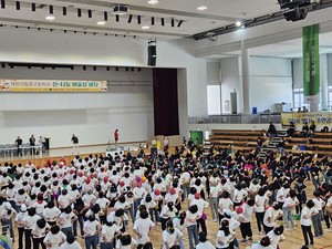 평생의 교실 꿈 품은 성인학생들 웃음과 응원으로 채운 하루 - 뉴스 썸네일 이미지